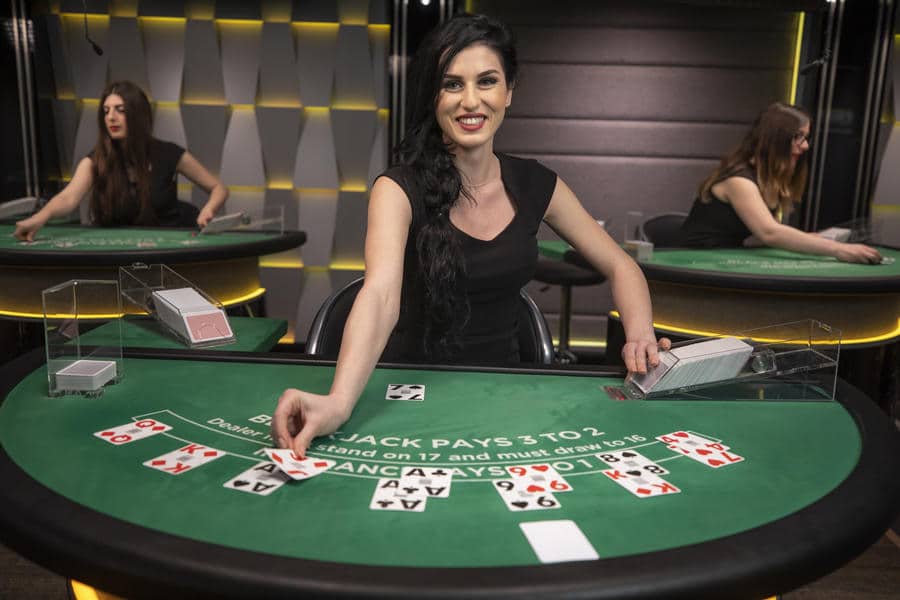 GIỚI THIỆU VÀ CHƠI BÀI BLACKJACK